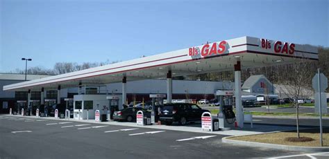 The high density of gas stations in Brooklyn also makes sense as New York CountyManhattan is rapidly losing gas stations due to the high value of land. . Gas station bj